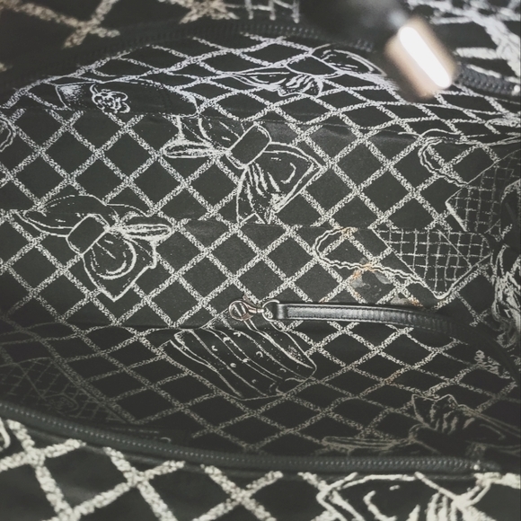 Chanel Calfskin Shopping Bag Black & White XX Large - Picture 5 of 7